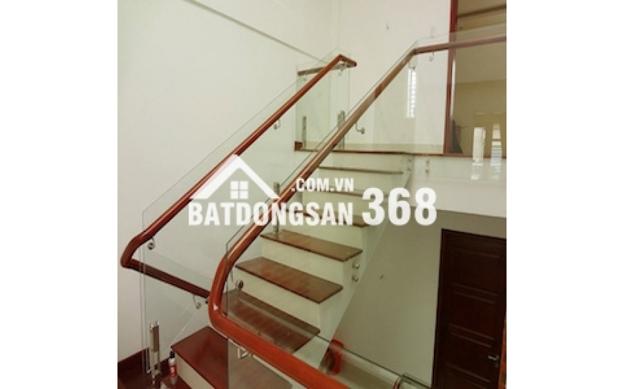 Cho thuê nhà căn góc, mới, Mai Hắc Đế, thang máy; vỉa hè 111m2* 5T- 44 Tr